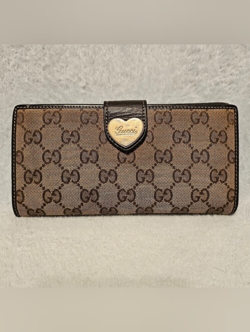 Women's Gucci GG Canvas Heart Snap Wallet in Brown and Beige, One Size